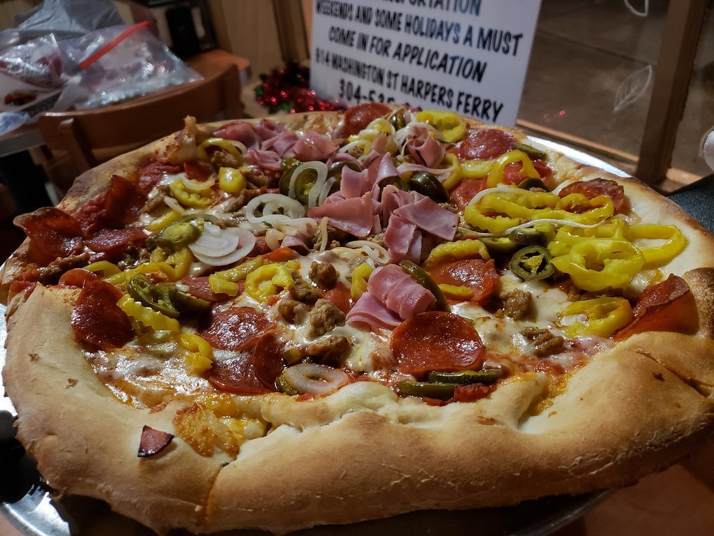 Mena`s Pizzeria & Italian Restaurant