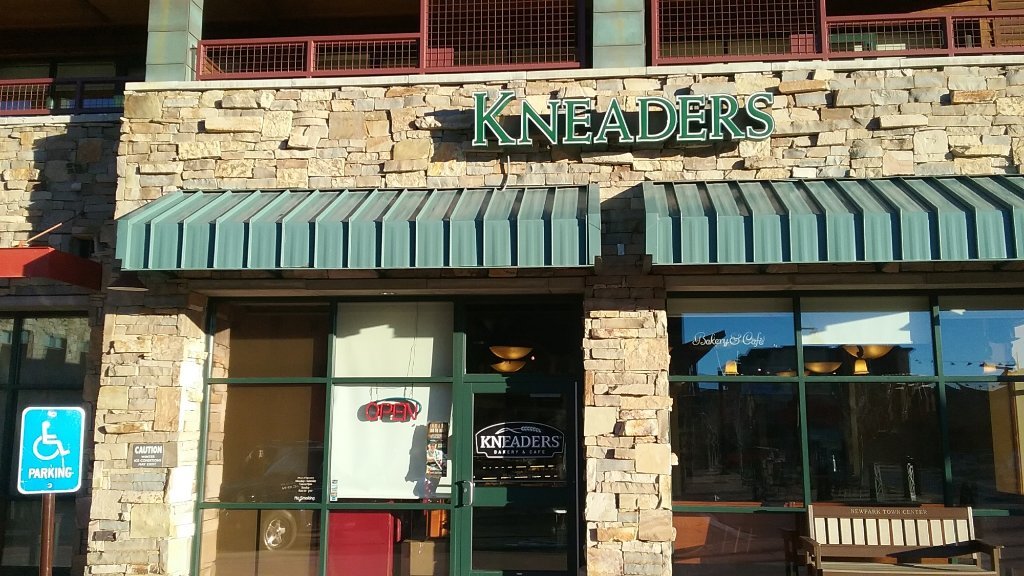 Kneaders Bakery