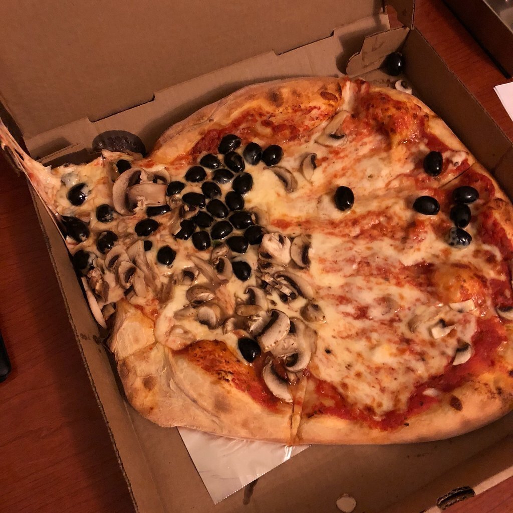 Mena`s Pizzeria & Italian Restaurant